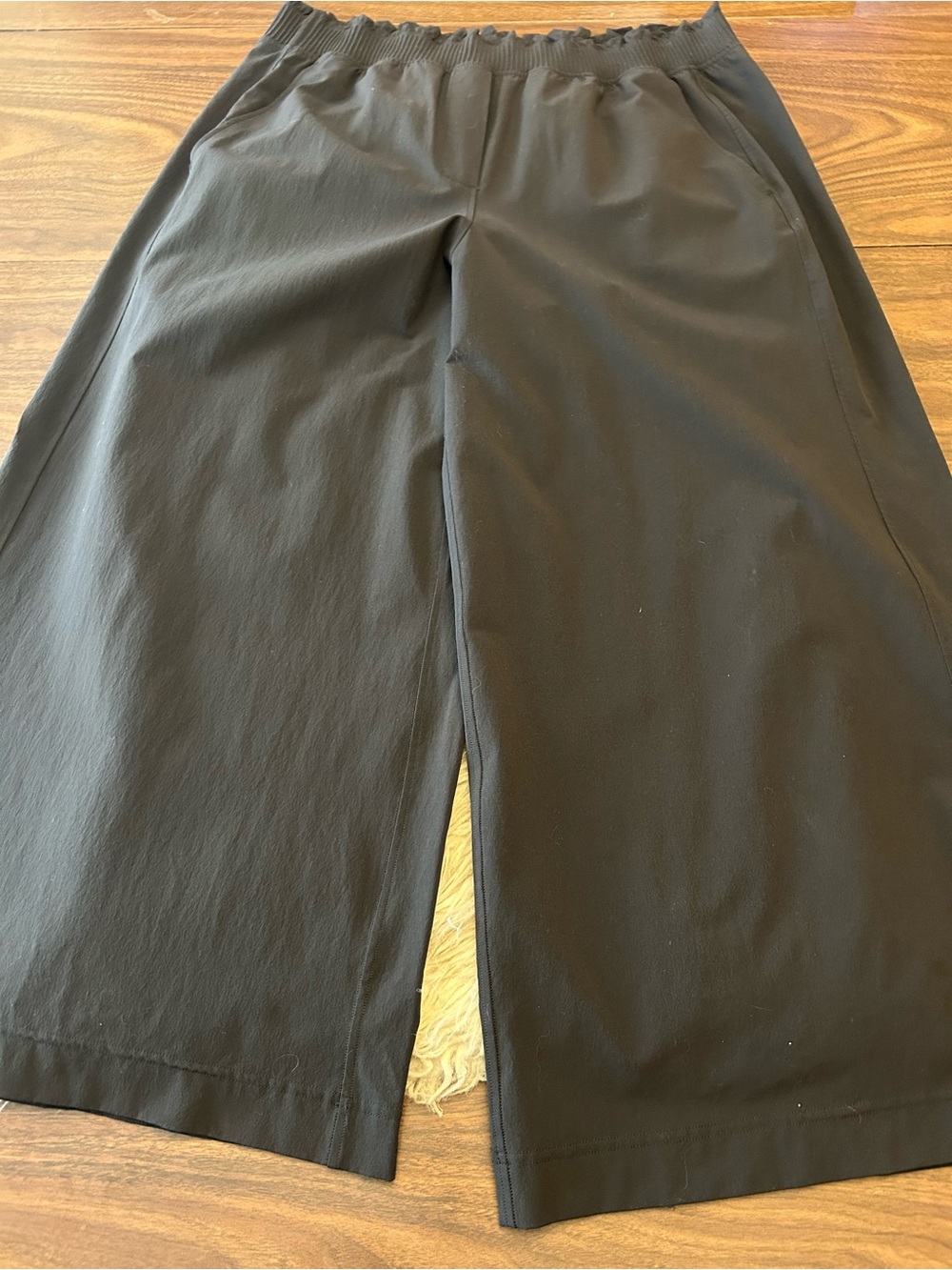 LULULEMON Stretch Woven Ruffle-Waist Wide-Leg Cropped Pant In Black - Picture 7 of 15
